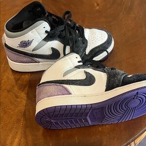 AIR JORDAN 1 MID PS ‘PURPLE" size 3.5